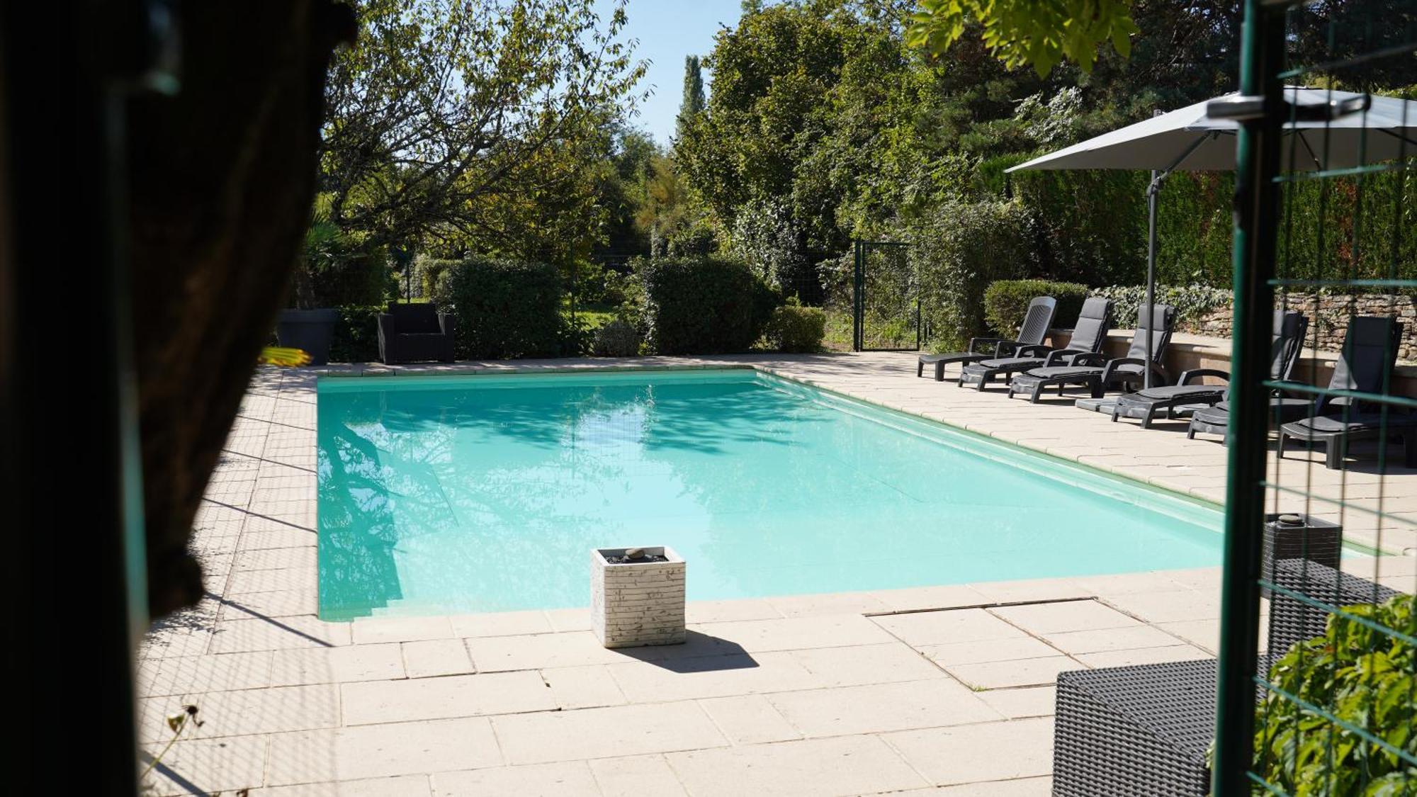 Wisteria - Piscine - By Primo C0Nciergerie Azé Exterior foto